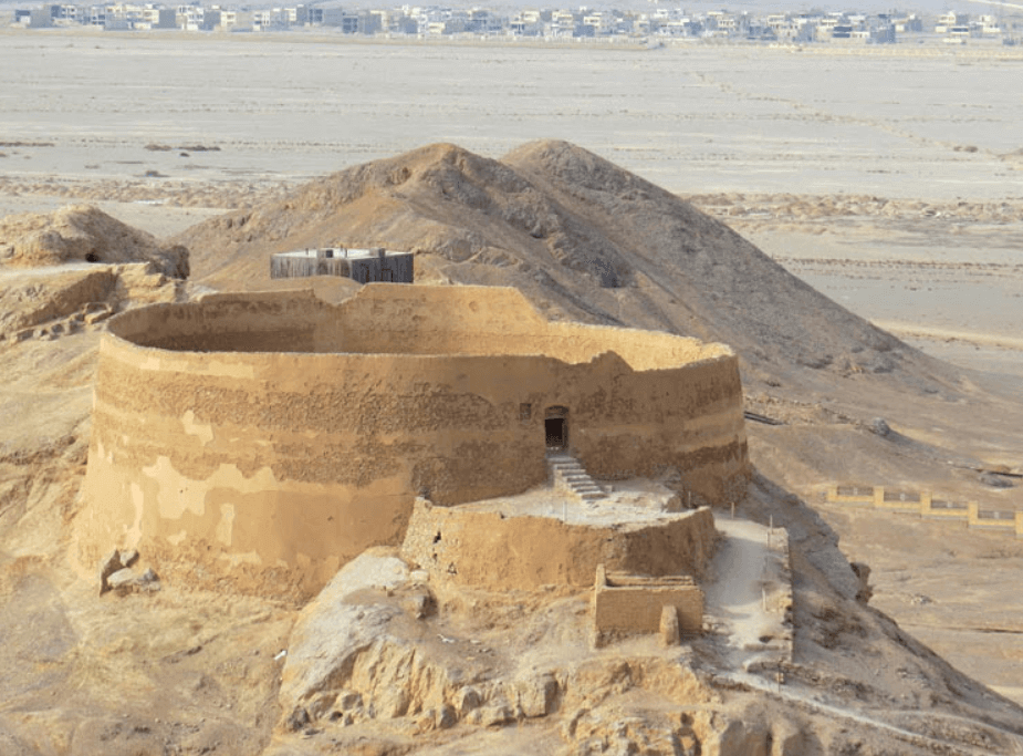 آثار باستانی یزد - دخمه - هتل سنتی پارس یزد - 2